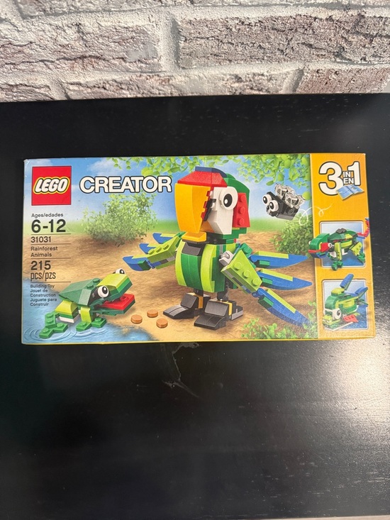 Lego Other - Lego Creator Parrot and Frog Set with Red, Yellow, Green, Blue Accents Retired